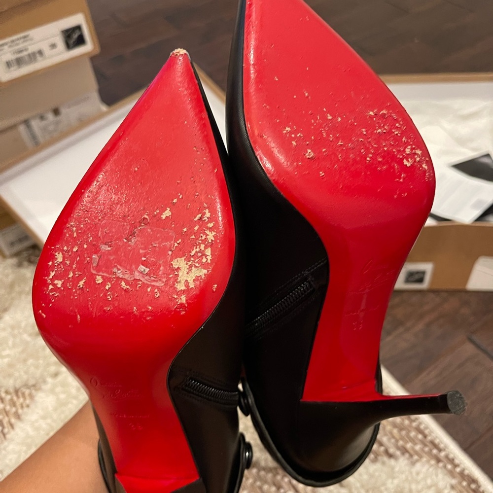 Black Louboutin heels size 39 (paid $1100)